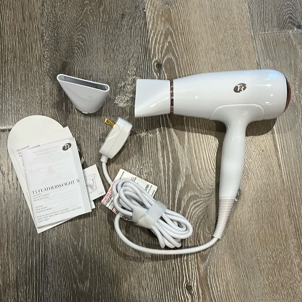 Brand new T3 featherweight 3i hairdryer with attachment